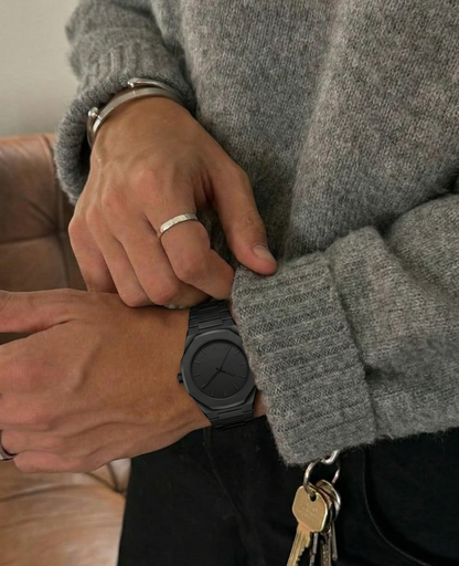 Obsidian Crown – Signature Black Edition