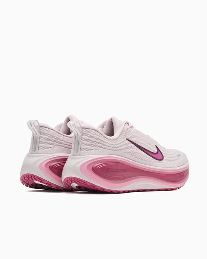 Running Vomero Plus trainers in off white and purple